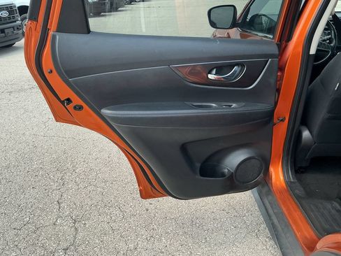 Used 2018 Nissan Rogue SV AWD/4WD image 15