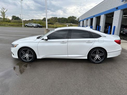 Used 2022 Honda Accord Touring image 2