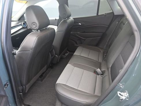 Used 2025 Chevrolet Trax LT image 17