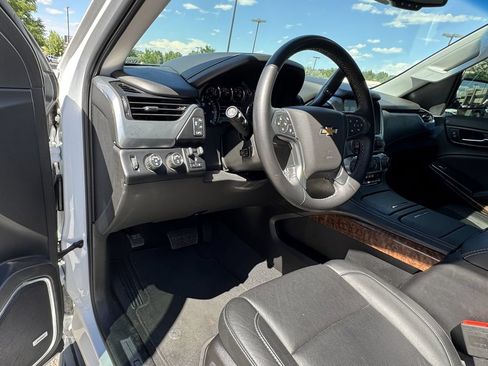 Used 2019 Chevrolet Suburban Premier AWD/4WD image 22