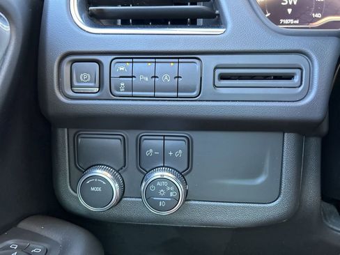 Used 2023 GMC Yukon SLT image 24