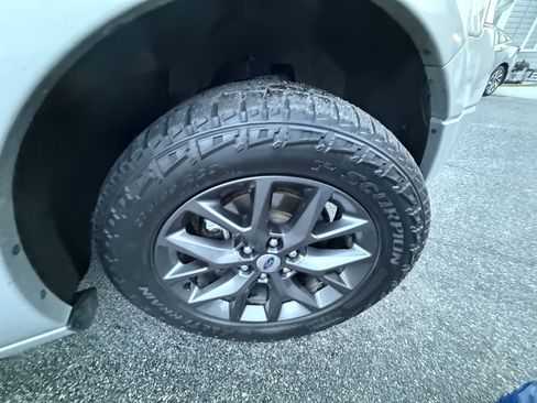 Used 2017 Ford Expedition Limited w/ Equipment Group 301A AWD/4WD image 44