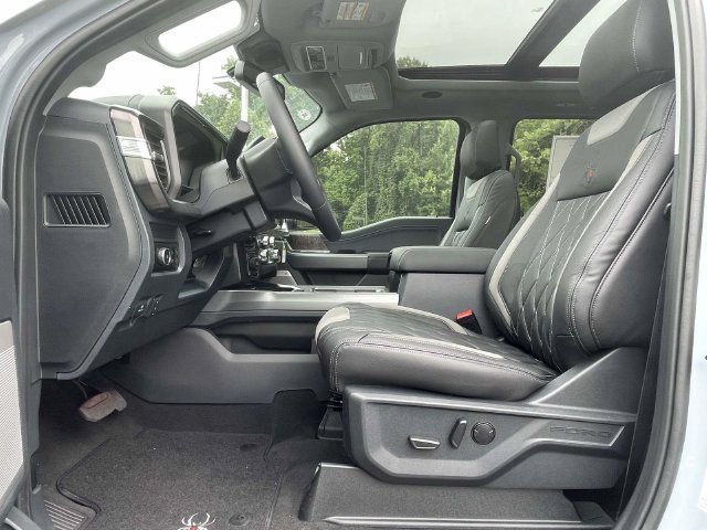 New 2026 Ford F250 Lariat w/ Black Appearance Package AWD/4WD image 11