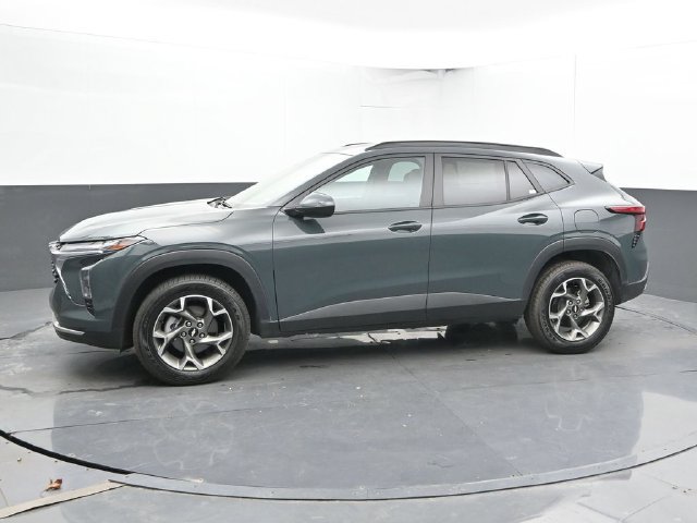 Used 2025 Chevrolet Trax LT FWD image 8