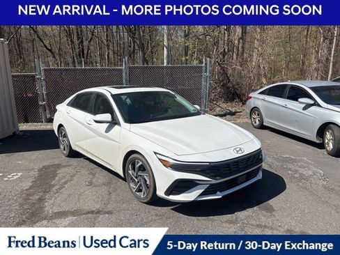 Certified 2025 Hyundai Elantra SEL image 3