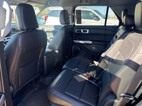 Used 2024 Ford Explorer XLT w/ Equipment Group 202A image 5