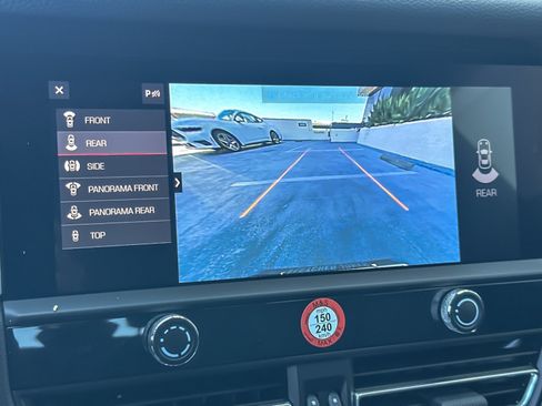 Certified 2026 Porsche Macan AWD/4WD image 20