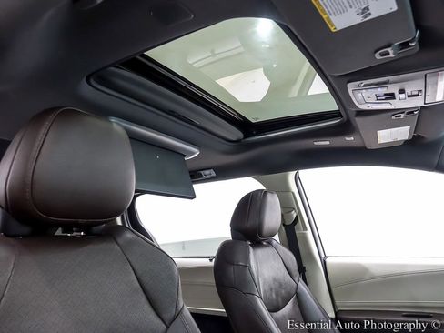 Used 2023 Toyota Sienna Platinum image 34