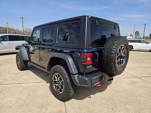 Used 2025 Jeep Wrangler Unlimited Rubicon image 4