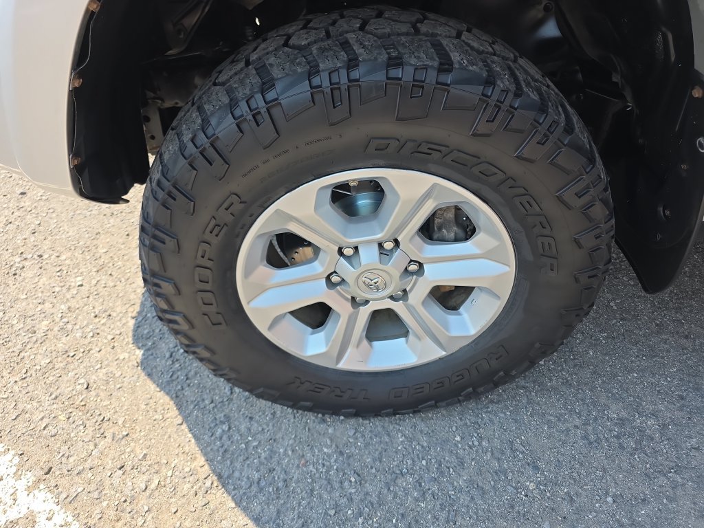 Used 2017 Toyota 4Runner SR5 AWD/4WD image 38