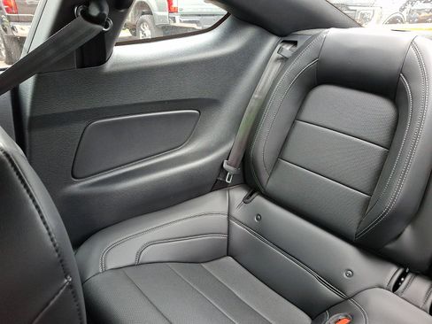 Used 2022 Ford Mustang GT Premium w/ GT Performance Package RWD image 18