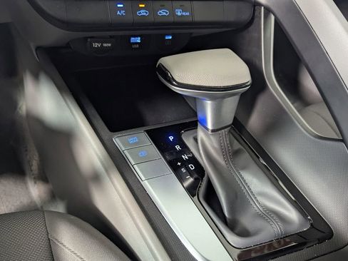 Used 2025 Hyundai Elantra SE image 22