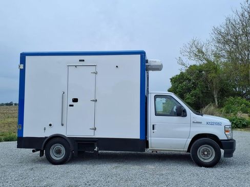 Used 2023 Ford E-350 and Econoline 350 Super Duty w/ Power Windows & Locks Group RWD image 4