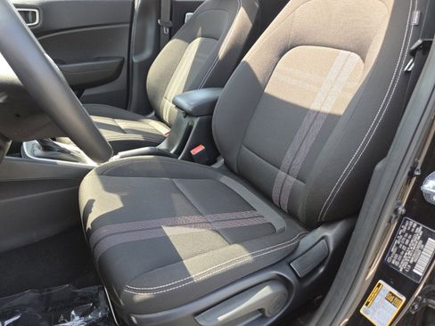 Used 2025 Hyundai Venue SEL FWD image 25