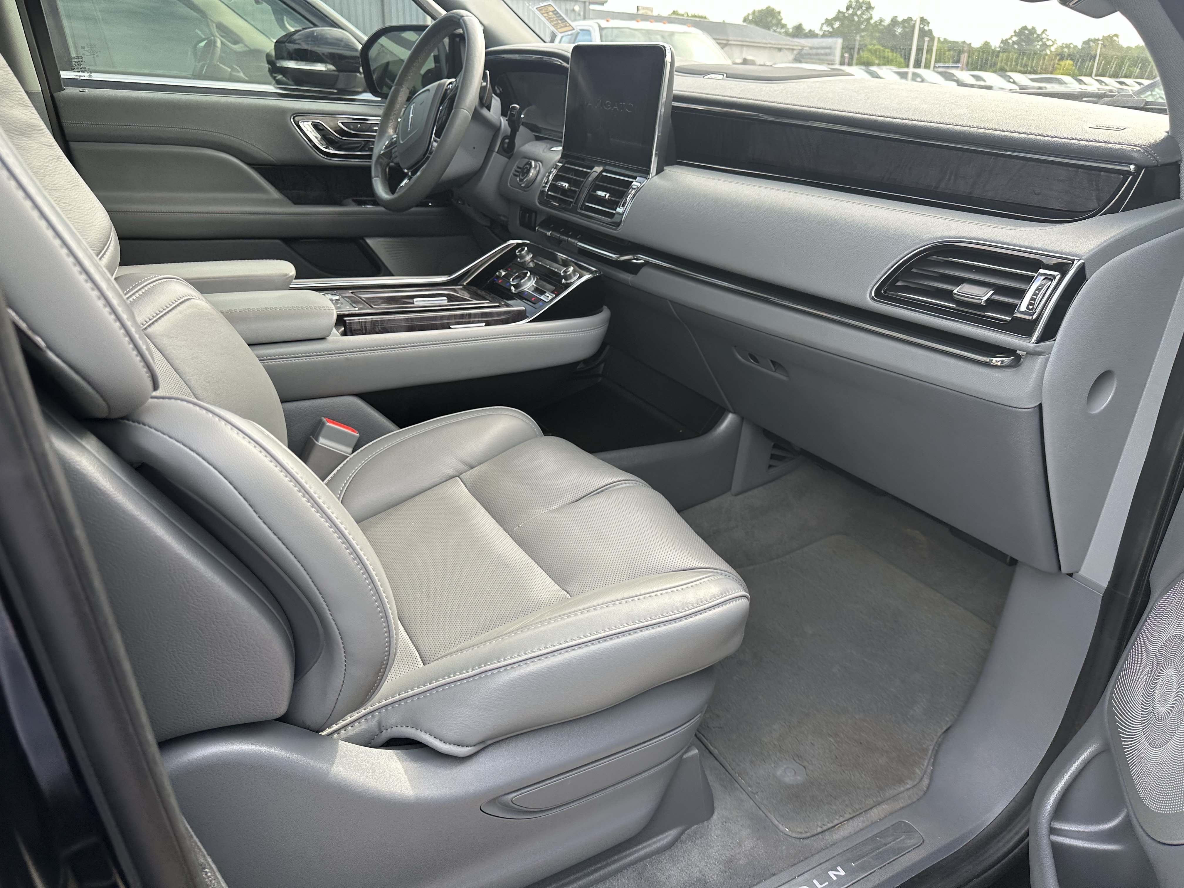 Used 2019 Lincoln Navigator Reserve AWD/4WD image 12