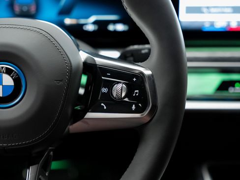 Used 2023 BMW i7 xDrive60 image 43