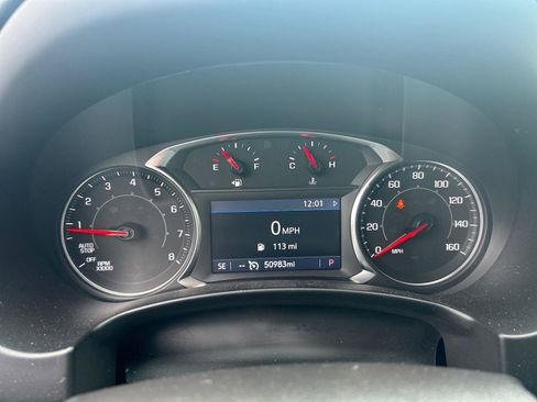 Used 2024 GMC Terrain SLT AWD/4WD image 17