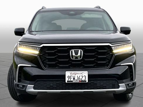 Used 2023 Honda Pilot Touring image 3