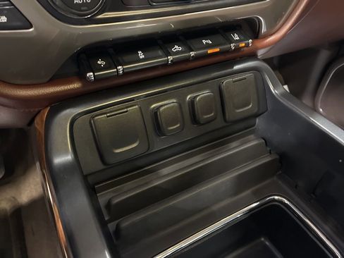 Used 2015 Chevrolet Silverado 1500 High Country w/ High Country Premium Package image 27