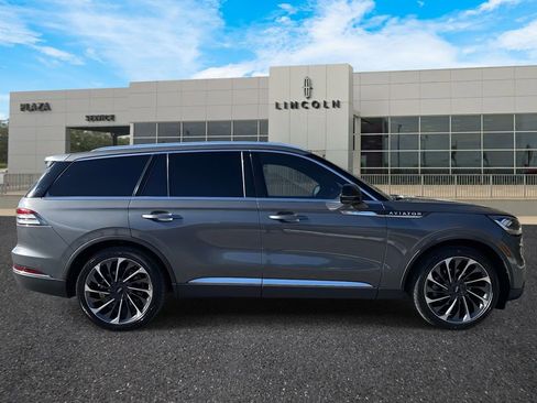 Certified 2023 Lincoln Aviator Reserve w/ Equipment Group 201A image 2