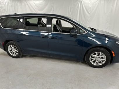 Used 2023 Chrysler Pacifica Touring-L