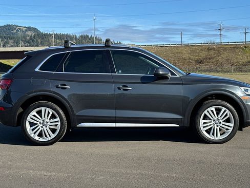 Used 2020 Audi Q5 2.0T Premium Plus w/ Premium Plus Package image 2