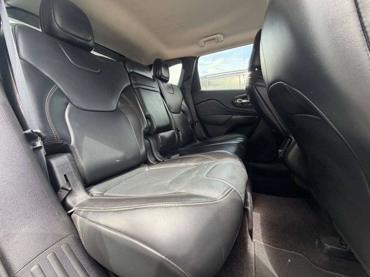 Used 2016 Jeep Cherokee Limited FWD image 23