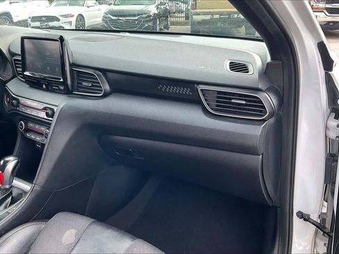 Used 2019 Hyundai Veloster Turbo image 17