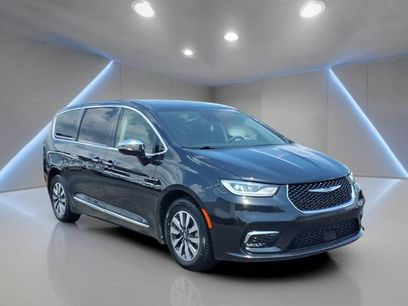 Used 2023 Chrysler Pacifica Limited