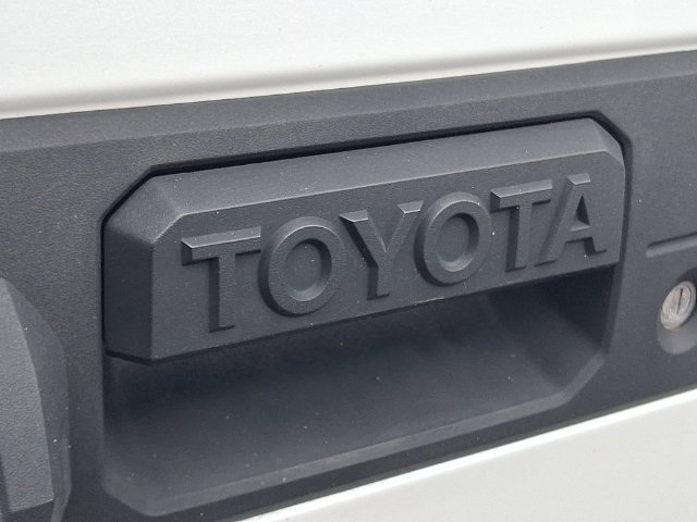 Used 2021 Toyota Tundra Limited w/ Limited Premium Package AWD/4WD image 31