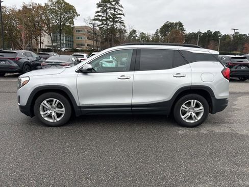 Used 2020 GMC Terrain SLE w/ Driver Convenience Package image 5