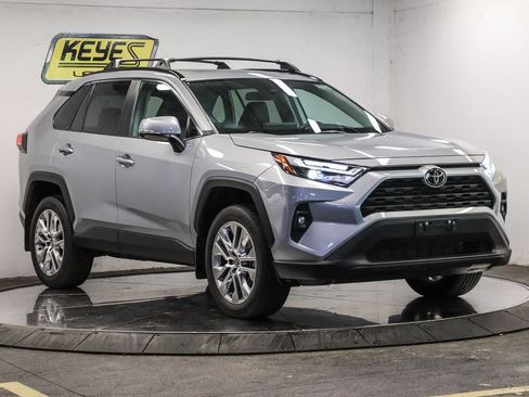 Used 2024 Toyota RAV4 XLE Premium FWD image 5