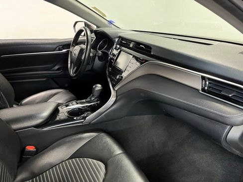 Used 2018 Toyota Camry SE FWD image 11