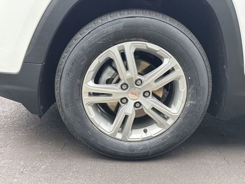 Used 2024 GMC Terrain SLE image 11