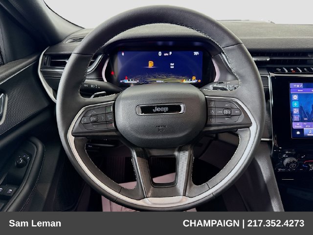 Used 2025 Jeep Grand Cherokee L Altitude RWD image 11