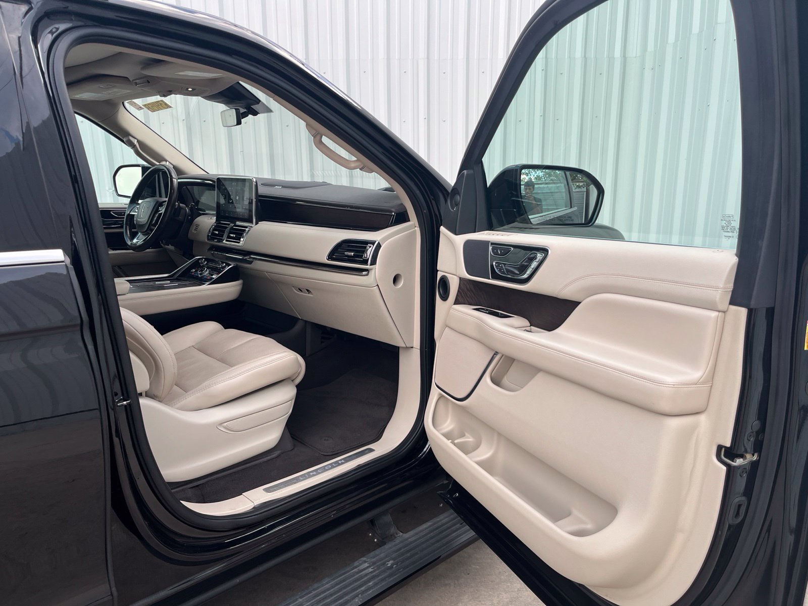 Used 2020 Lincoln Navigator Reserve w/ Equipment Group 201A Reserve AWD/4WD image 16