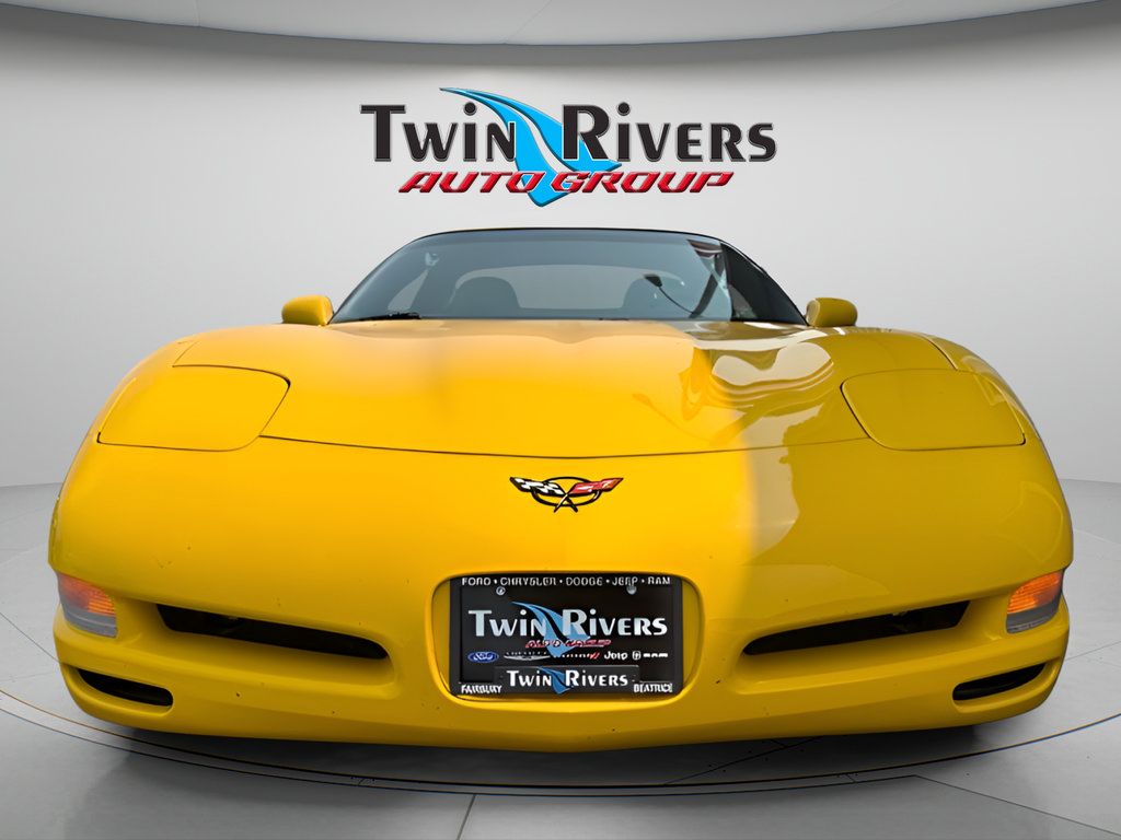 Used 2004 Chevrolet Corvette Coupe w/ Preferred Equipment Group RWD image 4
