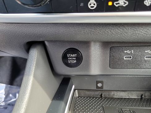Used 2024 Nissan Rogue SL FWD image 34