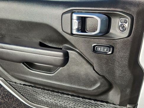 Used 2024 Jeep Wrangler Unlimited Rubicon image 8