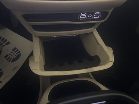 Used 2024 Chrysler Pacifica Touring-L image 43