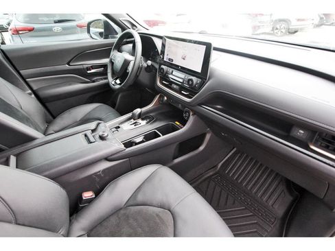 Used 2026 Toyota Grand Highlander AWD Hybrid image 31