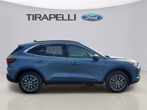 New 2025 Ford Escape SE image 4