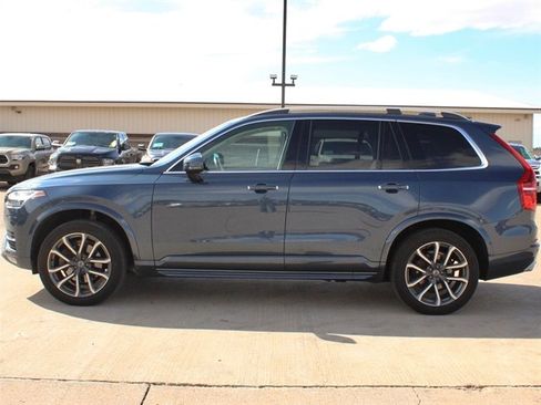 Used 2018 Volvo XC90 T6 Momentum w/ Momentum Plus Package AWD/4WD image 3