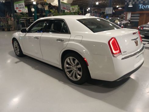 Used 2019 Chrysler 300 Limited RWD image 13