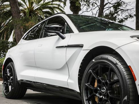 Used 2022 Aston Martin DBX AWD/4WD image 28
