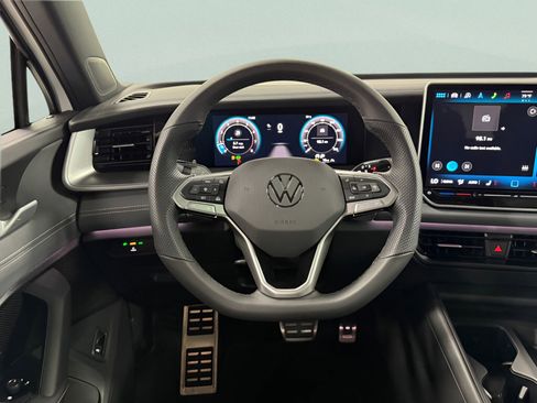 Certified 2025 Volkswagen Tiguan SE R-Line AWD/4WD image 12