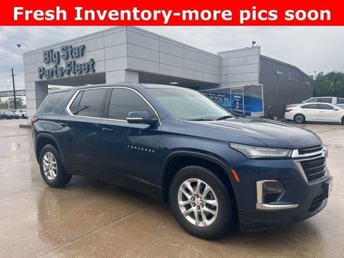 Used 2023 Chevrolet Traverse LS w/ Safety Package FWD image 2