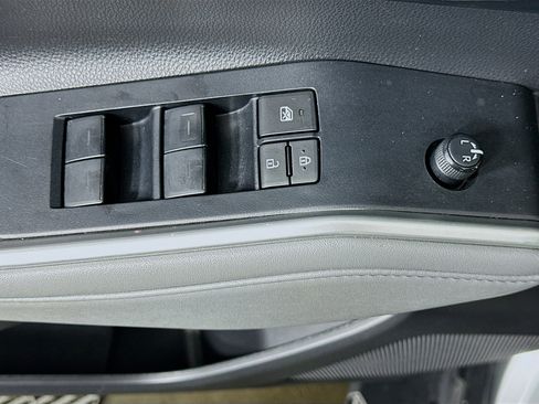 Used 2023 Toyota Highlander XLE image 15