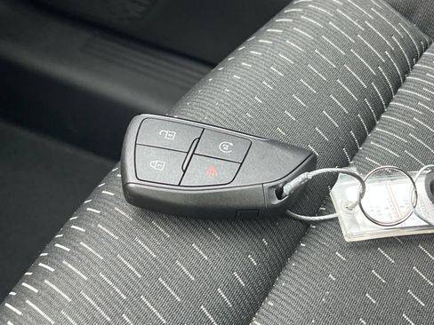 Used 2025 Chevrolet Equinox LT FWD image 24