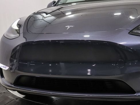 Used 2023 Tesla Model Y 2WD image 8